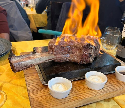 Tábua Bife na Pedra + 3 Taças Molhos